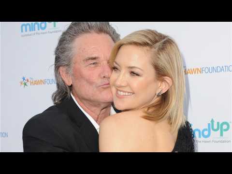 VIDEO : Kate Hudson Honors Goldie Hawn and Kurt Russell