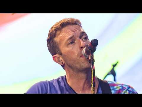 VIDEO : Cancer Patient Gets Surprise Visit From Chris Martin Of Coldplay