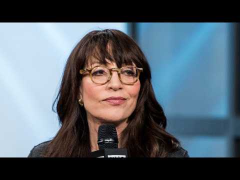 VIDEO : Katey Sagal Calls Out Hit Show