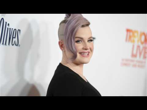 VIDEO : Kelly Osbourne Memoir Recounts