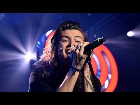 VIDEO : Harry Styles Unveils Debut Solo