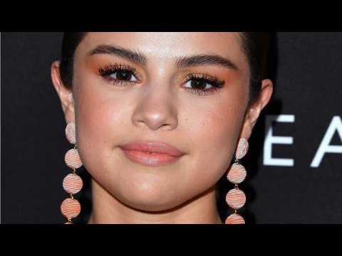 VIDEO : Could Selena Gomez Inspire Your Music Festival Style This Summer?