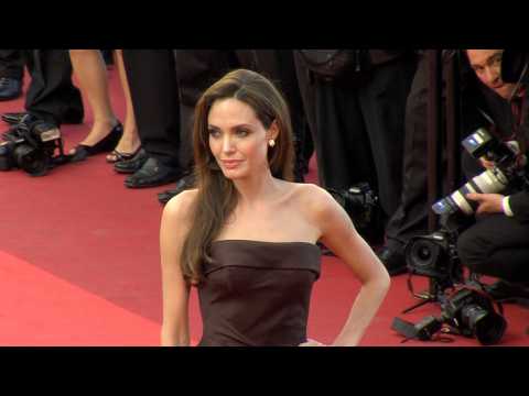 VIDEO : Angelina Jolie reportedly bans children from calling Brad Pitt