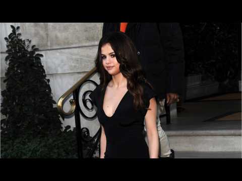 VIDEO : Selena Gomez Admits To Being Frightened By 'Cult Following'