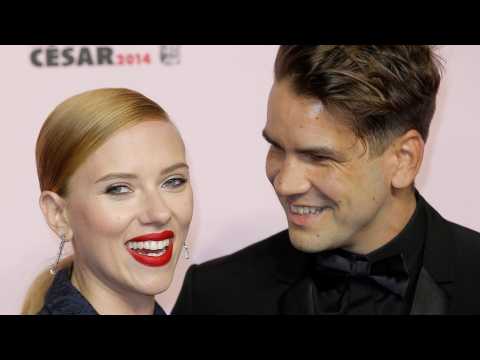 VIDEO : Are Scarlett Johansson And Romain Dauriac Back Together?