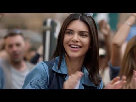 VIDEO : Late night TV roasts Kendall Jenner Pepsi ad