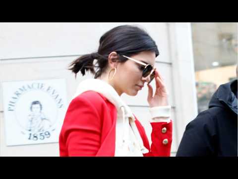 VIDEO : Kendall Jenner Goes '70's Chic After Paris Fashion Week