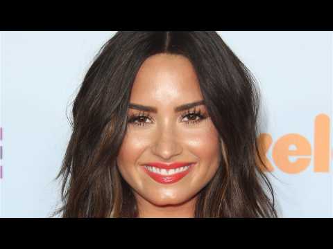 VIDEO : Demi Lovato Wears Much Shorter Hair