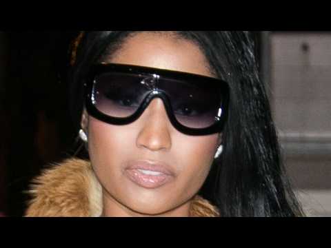 VIDEO : Nicki Minaj Channels Kim Kardashian