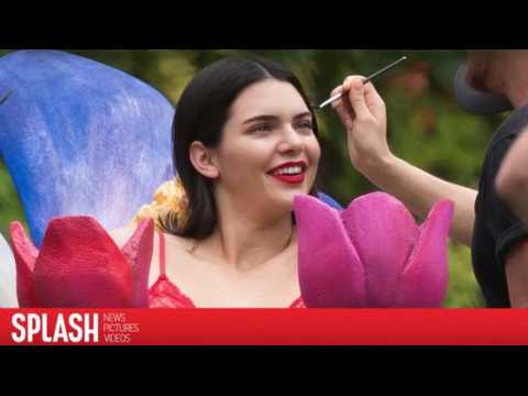 VIDEO : Kendall Jenner Poses in Red Lingerie