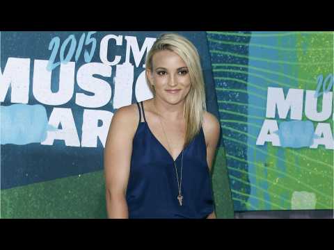 VIDEO : Jamie Lynn Spears And Daughter Maddie Happy At Disney World