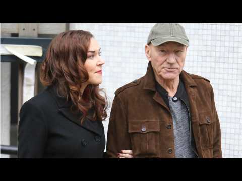 VIDEO : Patrick Stewart Is Fostering A Pit Bull