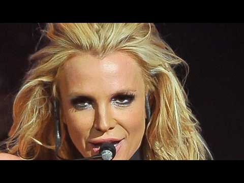 VIDEO : Britney Spears Vacays In Hawaii