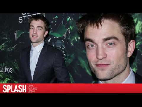VIDEO : Robert Pattinson Sinks His Teeth Into New 'Twilight' Rumors