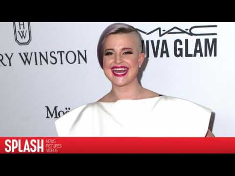 VIDEO : Kelly Osbourne Says 'Everybody's Gay'