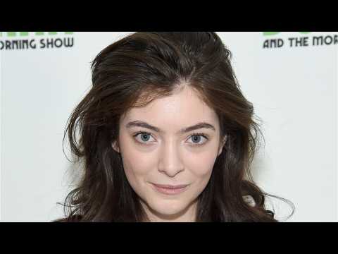 VIDEO : Lorde Played a 