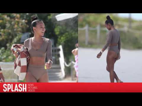 VIDEO : Karrueche Tran Wears a Fashionable Bikini to the Beach