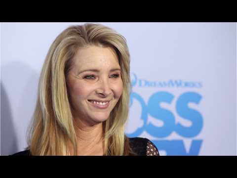 VIDEO : Lisa Kudrow Did Too Many Takes In 