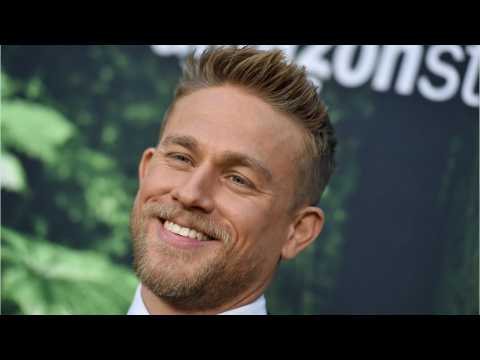 VIDEO : Charlie Hunnam Recalls Young Marriage