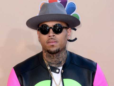 VIDEO : Chris Brown se venge de Karrueche avec six sirnes aux formes gnreuses !