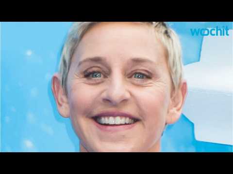 VIDEO : Ellen DeGeneres Does Christmas In Halloween