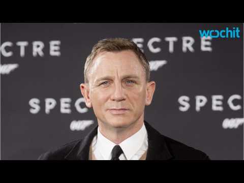 VIDEO : Daniel Craig Teases Bond Return