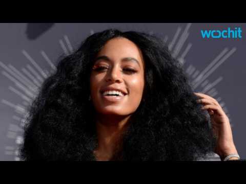 VIDEO : Solange Knowles Tops Billboard Chart For First Time