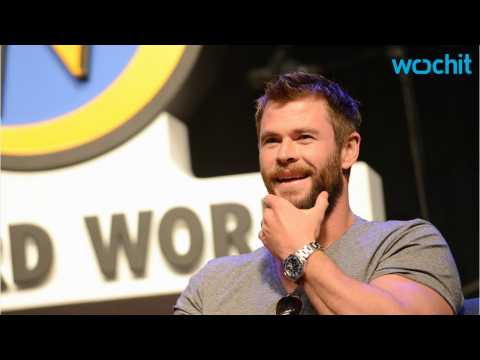 VIDEO : Chris Hemsworth Polishes Up For A Good Cause