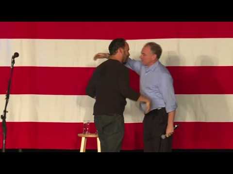 VIDEO : Dave Matthews joins Kaine for free Clinton concert