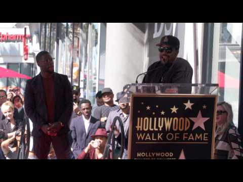 VIDEO : Ice Cube Is Hilarious As He Speaks At Kevin Hart Star Ceremony