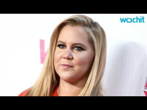 VIDEO : Amy Schumer Reads a Sarcastic Open Letter to the People of Tampa for Speaking Her Mind