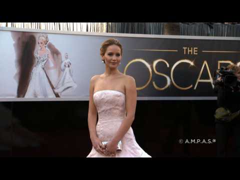VIDEO : Jennifer Lawrence and Darren Aronofsky fuel dating rumours