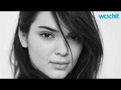 VIDEO : Kendall Jenner Is Not Afraid Of Showing Some Skin