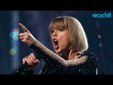 VIDEO : Taylor Swift Heads Back To The Live Stage