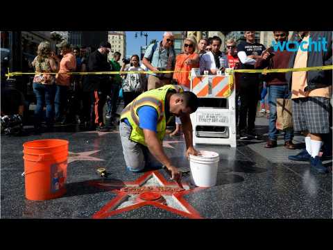 VIDEO : Donald Trump's Hollywood Star Vandalized
