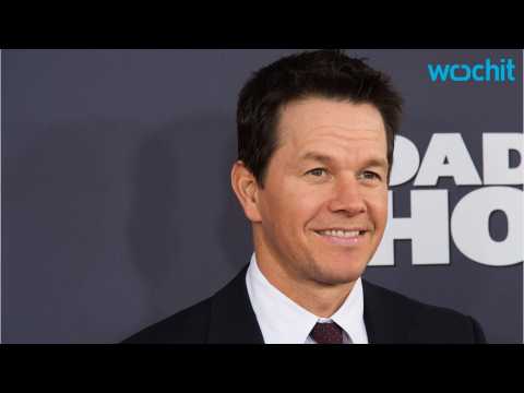 VIDEO : Mark Wahlberg Is Not A Fan Of Long Hair On Him