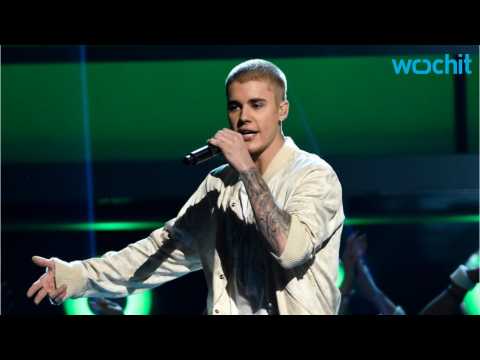 VIDEO : Justin Bieber Explains Behavior Towards Fans