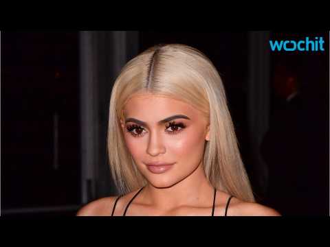 VIDEO : Kylie Jenner Channels 2002 Pop Icon For Halloween
