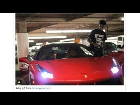 VIDEO : Drake Buys 21 Savage A Ferrari