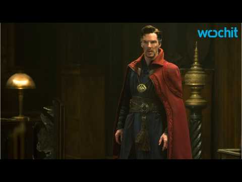 VIDEO : Benedict Cumberbatch Finally Meets Saturday Night Live