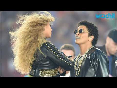 VIDEO : What Did Bruno Mars Reveal About Beyoncé And Adele?