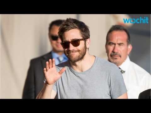 VIDEO : Jake Gyllenhaal Shot Hoops Blindfolded
