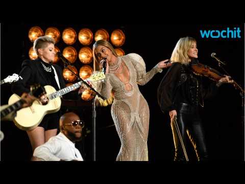 VIDEO : Beyonce Performs With Dixie Chicks At CMA Awardss