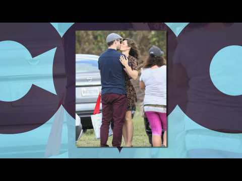 VIDEO : Jessica Biel and Justin Timberlake pack on the PDA on movie set