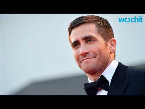VIDEO : Jake Gyllenhaal Says He'll Take His Shirt Off If He Wins An Oscar