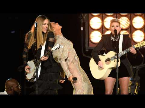 VIDEO : Country Music Awards create Beyonce controversy