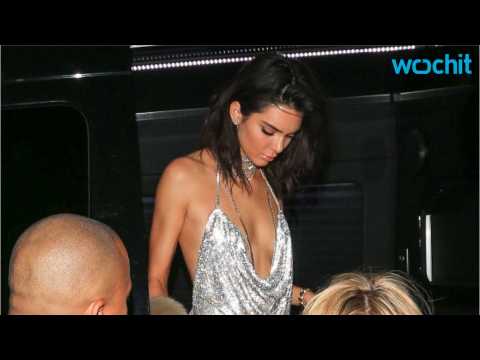 VIDEO : Kendall Jenner And Paris Hilton Wore The Same Dress For Their 21sts