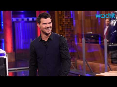 VIDEO : Taylor Lautner Meets Up With Mysterious Blonde