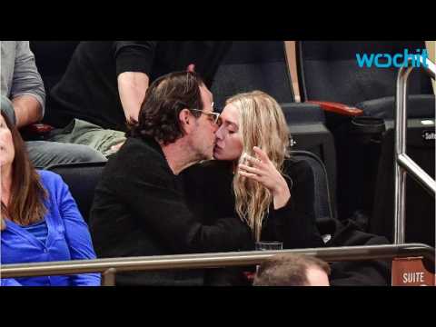 VIDEO : Ashley Olsen Stepped Out With Rumored BF