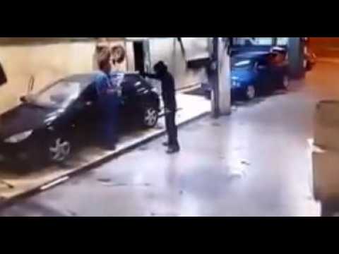 VIDEO : Ce garagiste force le voleur � laver une voiture !